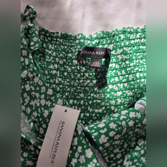 BANANA REPUBLIC green floral top NWT - Picture 3 of 9
